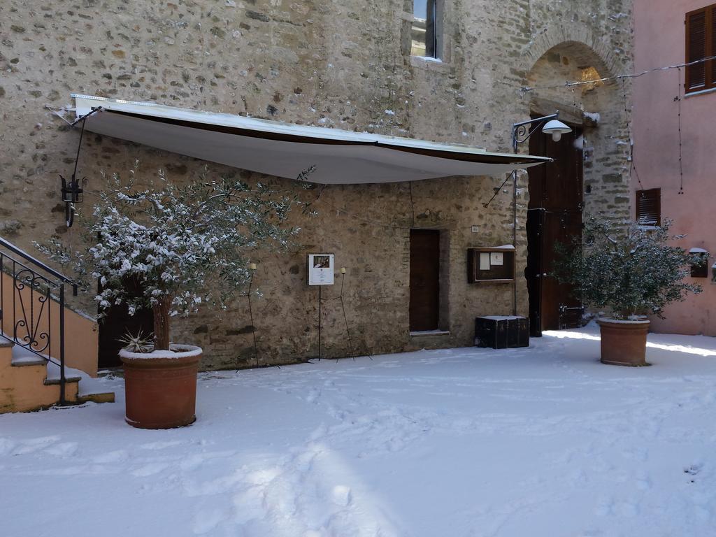 Torre Della Botonta Bed & Breakfast Castel Ritaldi Exterior photo